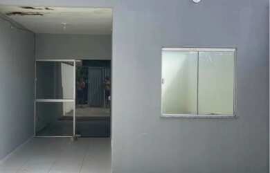 Imagem: A casa possui 2 Dormitórios, 1 Banheiro, 1 Vaga na garagem