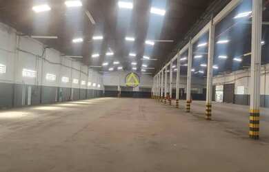 Imagem: O depósito possui 5 Vagas na garagem, 4.316m² de Área e