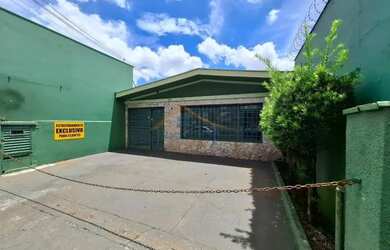 Imagem: O depósito possui 2 Vagas na garagem e 102m² de Área e está