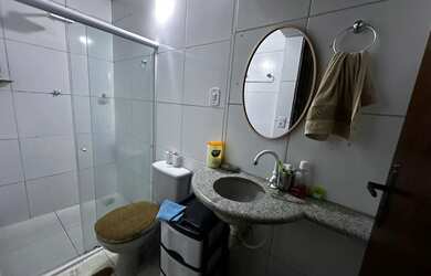 Imagem: A casa possui 2 Dormitórios, 1 Banheiro e 1 Vaga na garagem