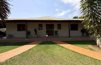 Imagem: A casa em condomínio possui 4 Dormitórios, 5 Banheiros, 5