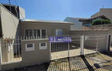 Imagem: A casa possui 2 Dormitórios, 1 Banheiro, 2 Vagas na garagem