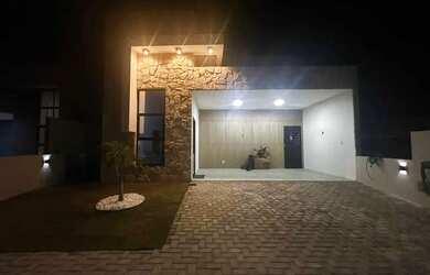 Imagem: A casa em condomínio possui 3 Dormitórios, 2 Banheiros, 2