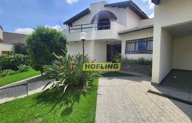 Imagem: A casa possui 3 Dormitórios, 5 Banheiros, 650m² de Área e