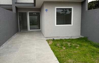 Imagem: A casa possui 3 Dormitórios, 1 Banheiro, 2 Vagas na garagem