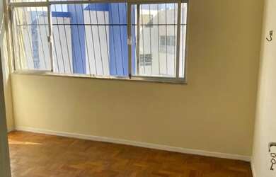 Imagem 5: Apartamento com 2/4 com dependência no Politeama de Cima