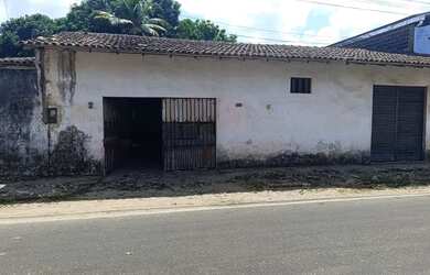 Imagem: A casa possui 3 Dormitórios, 2 Banheiros, 3 Vagas na garagem