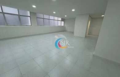 Imagem: O depósito possui 2 Vagas na garagem e 195m² de Área e está