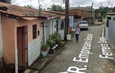 Imagem: A casa possui 3 Dormitórios, 2 Banheiros, 1 Vaga na garagem
