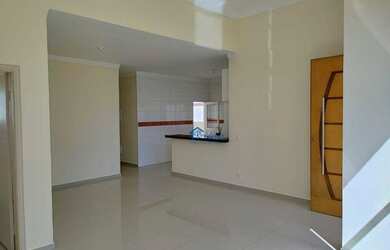 Imagem: A casa em condomínio possui 3 Dormitórios, 1 Banheiro, 4 Vagas