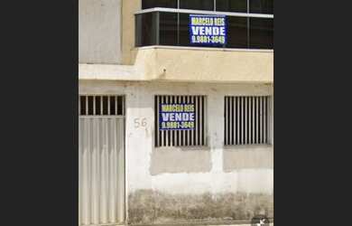Imagem: A casa possui 3 Dormitórios, 2 Banheiros, 4 Vagas na garagem