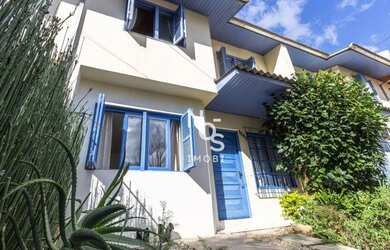 Imagem: A casa possui 3 Dormitórios, 4 Banheiros, 1 Vaga na garagem