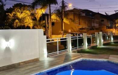 Imagem: A casa em condomínio possui 5 Dormitórios, 5 Banheiros, 4