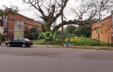 Imagem: O terreno possui 698m² de Área, Imóvel novo e está localizado