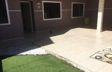 Imagem: A casa possui 3 Dormitórios, 2 Banheiros, 3 Vagas na garagem