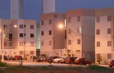 Imagem: O apartamento possui 2 Dormitórios, 1 Banheiro, 1 Vaga na garagem