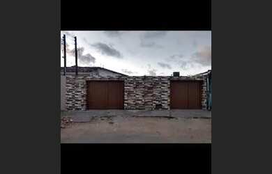 Imagem: A casa possui 2 Dormitórios, 1 Banheiro, 3 Vagas na garagem