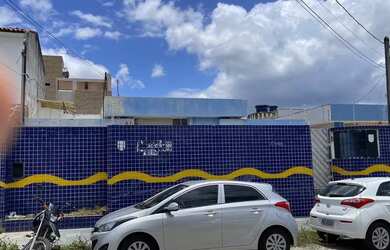 Imagem: A casa possui 5 Dormitórios, 3 Banheiros, 3 Vagas na garagem