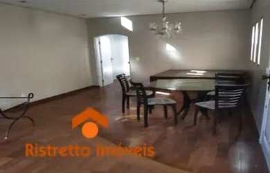 Imagem: A casa possui 3 Dormitórios, 4 Banheiros, 2 Vagas na garagem