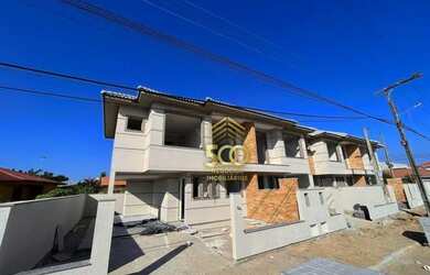 Imagem: A casa possui 3 Dormitórios, 1 Banheiro, 2 Vagas na garagem