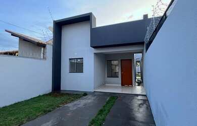 Imagem: A casa possui 1 Dormitório, 1 Banheiro, 1 Vaga na garagem e