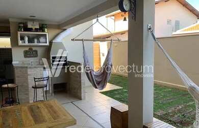 Imagem: A casa em condomínio possui 4 Dormitórios, 5 Banheiros, 4