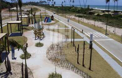 Imagem: O terreno possui 776m² de Área e está localizado em Guarajuba