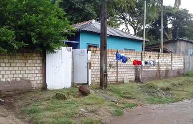 Imagem: A casa possui 2 Dormitórios, 2 Banheiros e está localizado