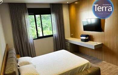 Imagem: A casa em condomínio possui 4 Dormitórios, 5 Banheiros, 5