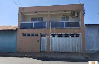 Imagem: A casa à venda possui 3 Dormitórios, 4 Banheiros, 2 Vagas