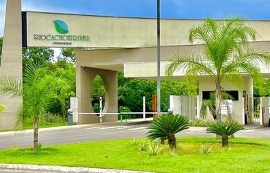 Imagem: A casa em condomínio possui 2 Dormitórios, 1 Banheiro, 2 Vagas