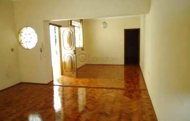 Imagem: A casa possui 2 Dormitórios, 1 Banheiro, 2 Vagas na garagem