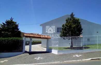 Imagem: A casa possui 3 Dormitórios, 1 Banheiro, 2 Vagas na garagem