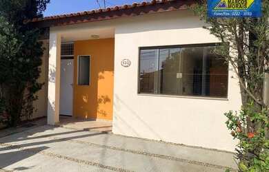 Imagem: A casa possui 3 Dormitórios, 2 Banheiros, 2 Vagas na garagem