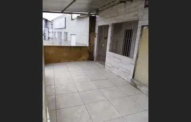 Imagem: A casa possui 2 Dormitórios, 1 Banheiro, 1 Vaga na garagem