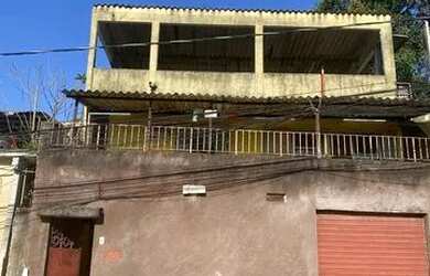 Imagem: A casa possui 3 Dormitórios, 2 Banheiros, 1 Vaga na garagem