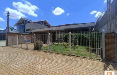 Imagem: O depósito possui 5 Vagas na garagem, 333m² de Área e está