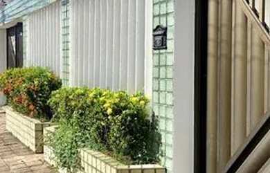 Imagem: A casa possui 5 Dormitórios, 2 Banheiros, 300m² de Área e