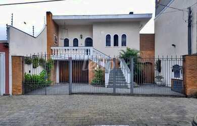 Imagem: A casa possui 3 Dormitórios, 4 Banheiros, 3 Vagas na garagem