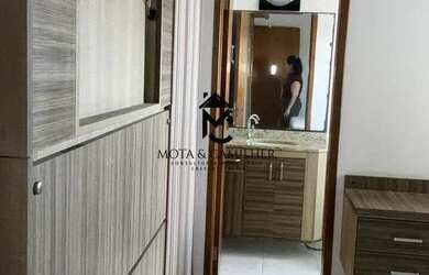 Imagem: O apartamento possui 2 Dormitórios, 1 Banheiro, 2 Vagas na