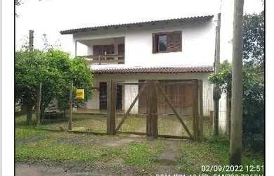 Imagem: A casa possui 4 Dormitórios, 1 Banheiro, 1 Vaga na garagem