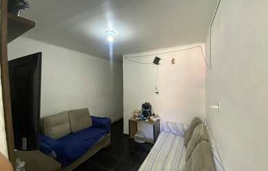 Imagem: A casa possui 2 Dormitórios, 1 Banheiro e está localizado