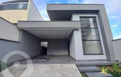 Imagem: A casa possui 3 Dormitórios, 2 Banheiros, 3 Vagas na garagem