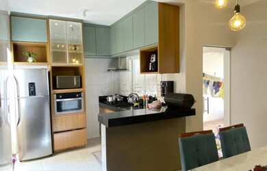 Imagem: A casa possui 3 Dormitórios, 2 Banheiros, 2 Vagas na garagem