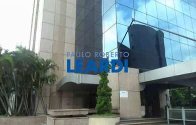 Imagem: O depósito possui 5 Vagas na garagem, 775m² de Área e Imóvel