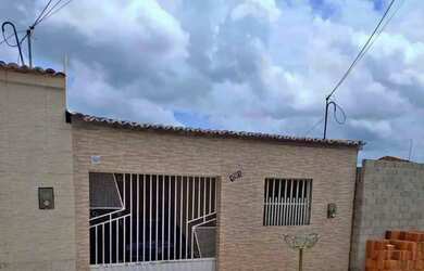 Imagem: A casa possui 2 Dormitórios, 2 Banheiros e está localizado