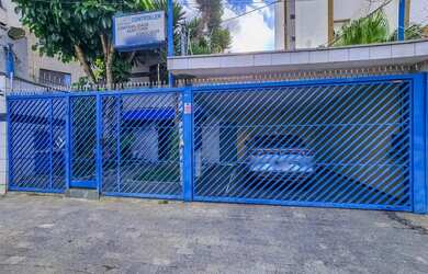 Imagem: O depósito possui 2 Vagas na garagem, 431m² de Área e está