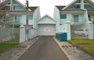 Imagem: A casa possui 3 Dormitórios, 2 Banheiros, 3 Vagas na garagem