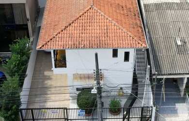 Imagem: A casa possui 4 Dormitórios, 4 Banheiros, 4 Vagas na garagem