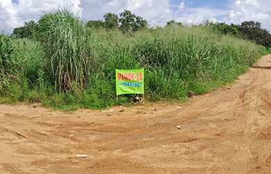 Imagem: O terreno possui 300m² de Área e está localizado em Loteamento